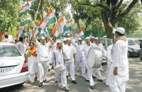 مسيرات الفرح  لمؤيدي حزب الؤتمر الهندي بعد النتائج الاولية تشير الى فوز الحزب