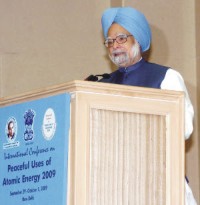 رئيس الوزراء الهندي د. مانموهان سينغ ، يخاطب مؤتمر نووي دولي في نيودلهي