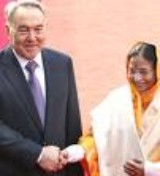 رئيسة الهند براتيبها باتيل تستقبل  ضيفها الرئيس الكازخستاني نور سلطان نزار باييف 